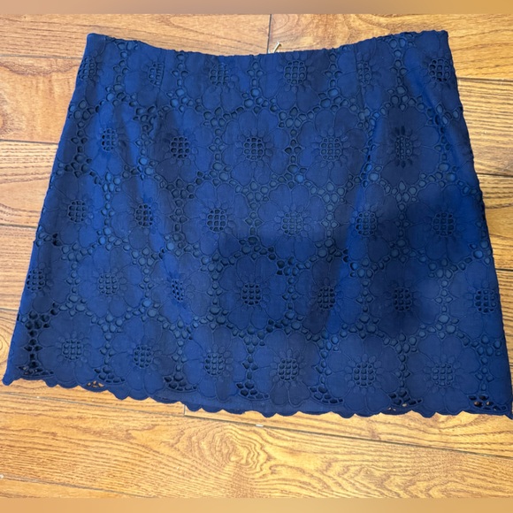 Lilly Pulitzer Dresses & Skirts - Lilly Pulitzer Midnight Blue eyelet Skirt, size 2